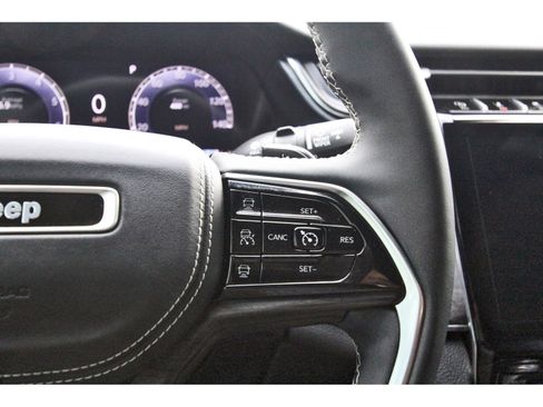 Used 2023 Jeep Grand Cherokee L Overland RWD image 24