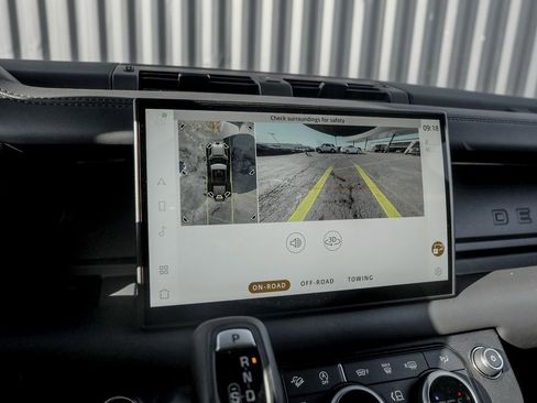 Used 2025 Land Rover Defender 110 S image 14