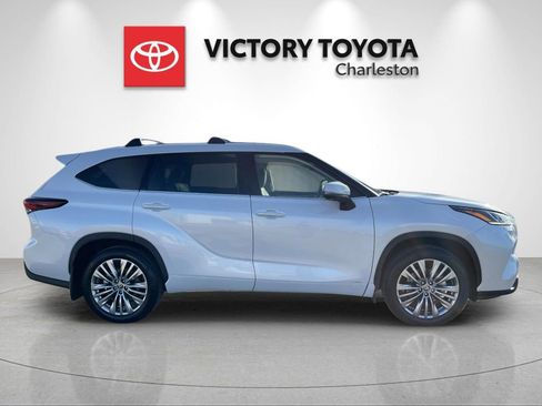 New 2026 Toyota Highlander Platinum AWD/4WD image 6