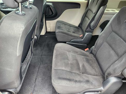 Used 2019 Dodge Grand Caravan SE w/ UConnect Hands-Free Group FWD image 28