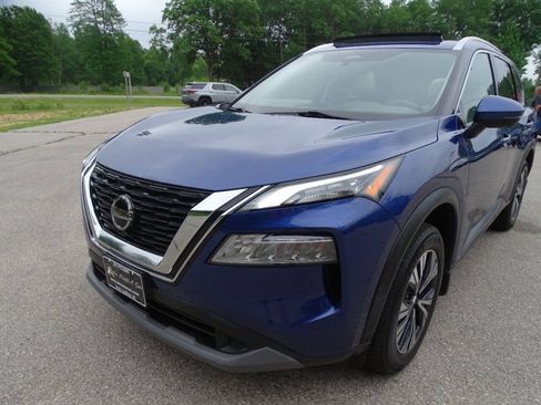 Used 2021 Nissan Rogue AWD SV w/ SV Premium Package image 6