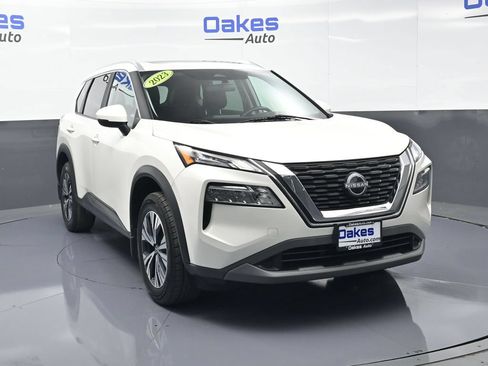 Used 2023 Nissan Rogue SV w/ SV Premium Package AWD/4WD image 3