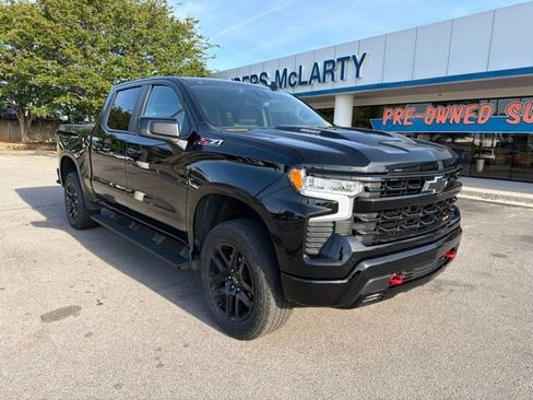 Used 2025 Chevrolet Silverado 1500 LT Trail Boss w/ Convenience Package II AWD/4WD image 2