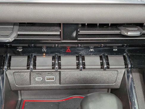 Used 2024 GMC Canyon Elevation w/ Convenience Package image 30