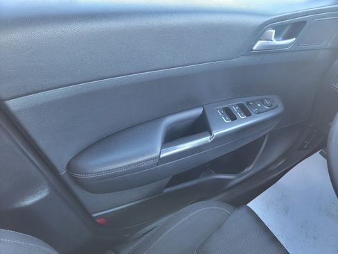 Certified 2019 Kia Sportage LX image 32