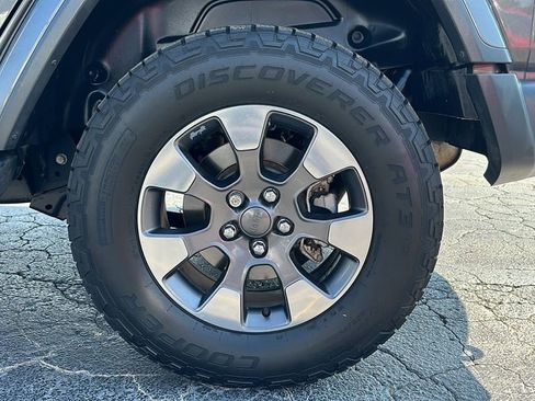 Used 2018 Jeep Wrangler Unlimited Sahara image 14