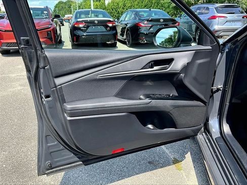Used 2025 Toyota Camry SE FWD image 9