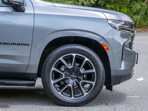 Used 2022 Chevrolet Suburban RST w/ Luxury Package AWD/4WD image 5