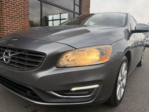Used 2017 Volvo V60 T5 Premier w/ Convenience Package image 10