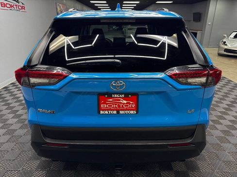 Used 2020 Toyota RAV4 LE FWD image 13