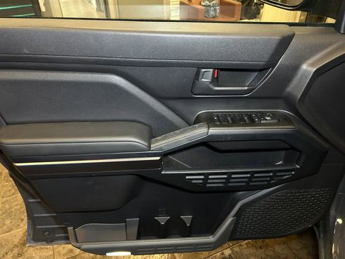 Used 2025 Toyota 4Runner SR5 AWD/4WD image 19