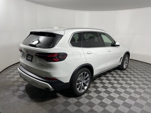 Used 2024 BMW X5 sDrive40i w/ Parking Assistance Package image 5