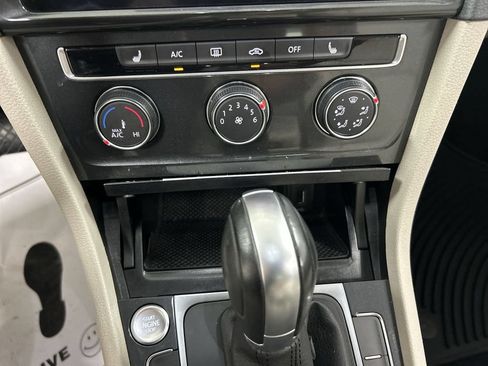 Used 2018 Volkswagen Golf SE FWD image 16
