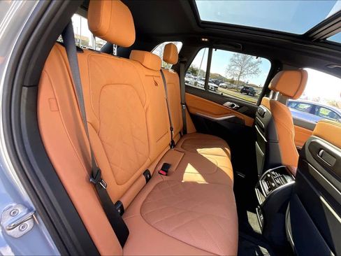 Used 2025 BMW X5 M60i image 30