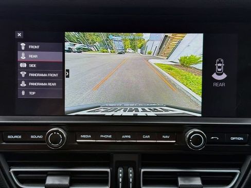 Used 2021 Porsche Macan AWD/4WD image 16