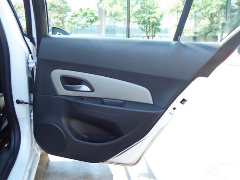 Used 2016 Chevrolet Cruze LS image 19