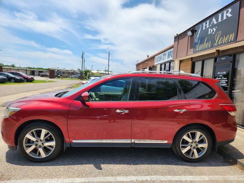 Used 2015 Nissan Pathfinder Platinum w/ Family Entertainment Package FWD image 6
