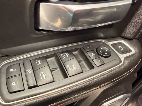 Used 2019 RAM 2500 Laramie w/ Black Appearance Package AWD/4WD image 21