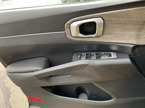 Used 2022 Kia Sorento S w/ Panoramic Sunroof Package image 23