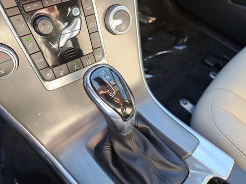 Used 2016 Volvo XC60 T6 Platinum w/ Climate Package image 25