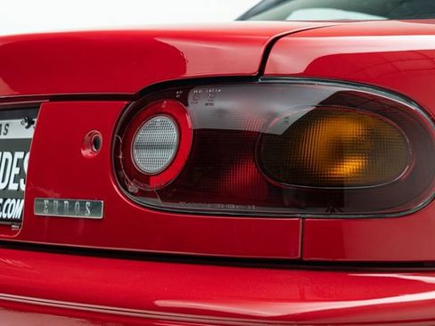 Used 1990 MAZDA MX-5 Miata RWD image 16