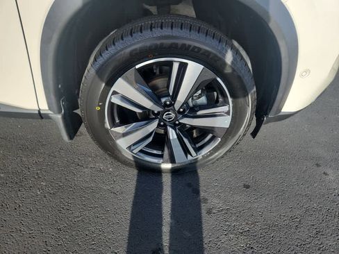 Used 2021 Nissan Rogue Platinum image 9