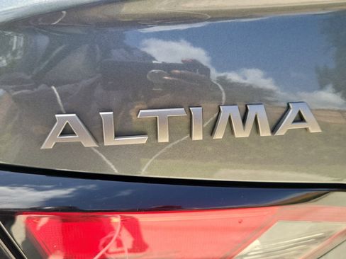 Used 2024 Nissan Altima 2.5 SV FWD image 8