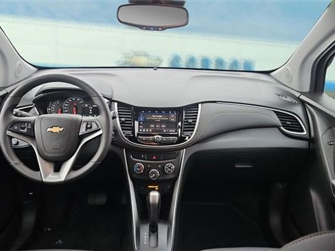 Used 2022 Chevrolet Trax LT w/ LT Convenience Package image 15