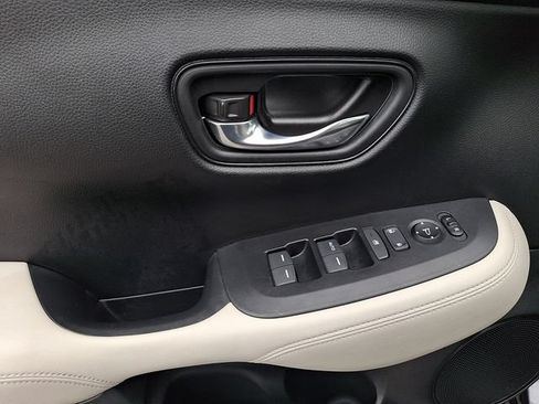 Used 2024 Honda HR-V LX image 13