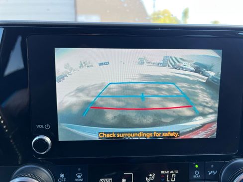 Used 2023 Toyota Highlander LE image 23