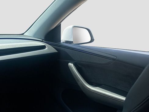 Used 2026 Tesla Model Y 2WD image 24