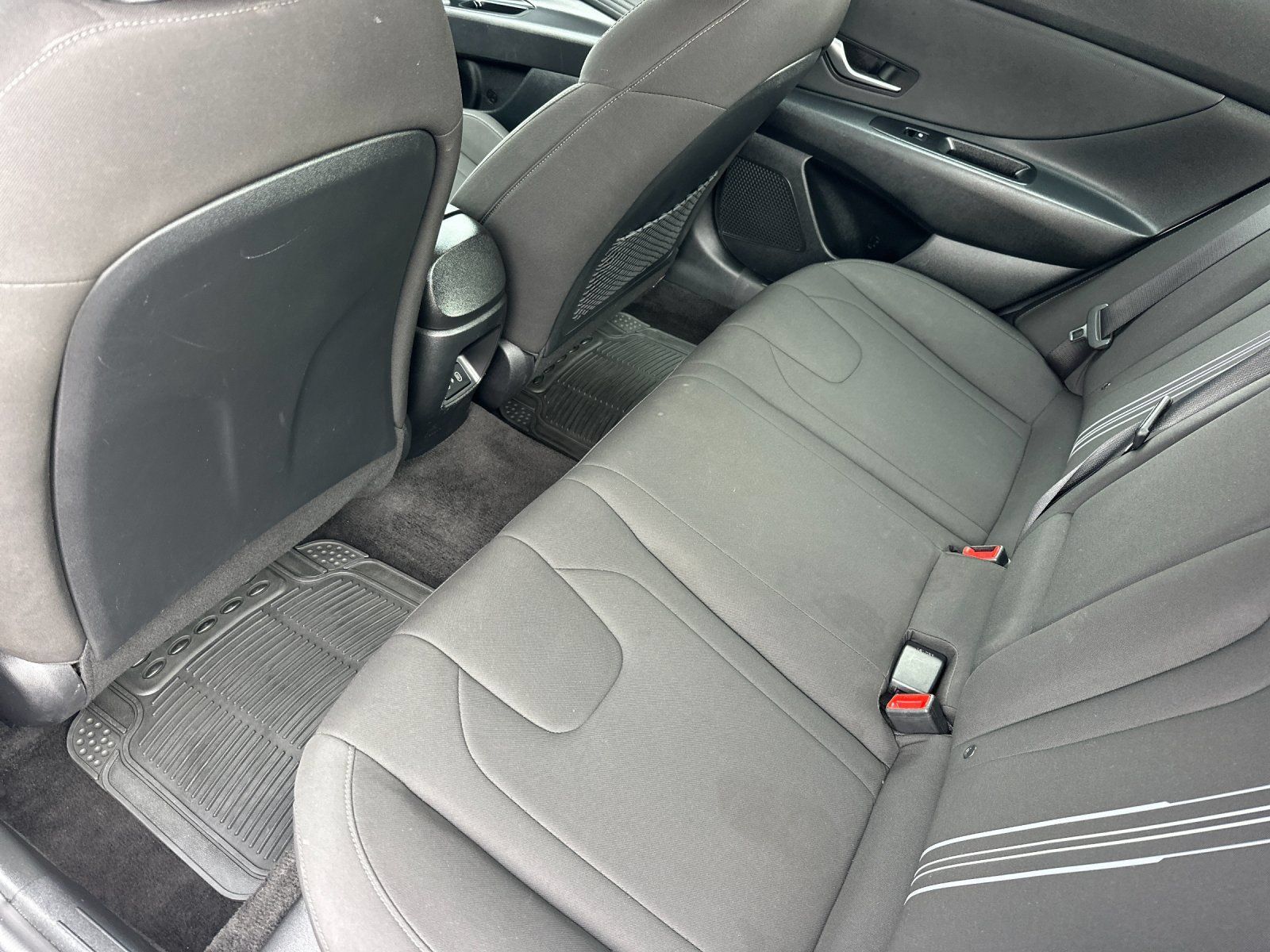 Used 2025 Hyundai Elantra SEL FWD image 11