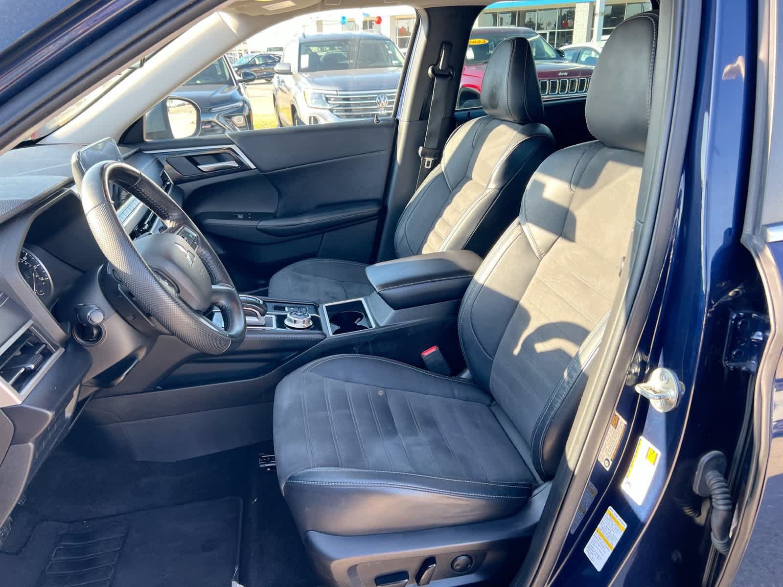 Used 2023 Mitsubishi Outlander SE AWD/4WD image 19