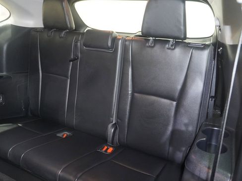 Used 2022 Toyota Highlander XLE image 19