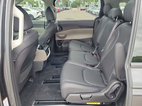 New 2026 Kia Carnival SX FWD image 16