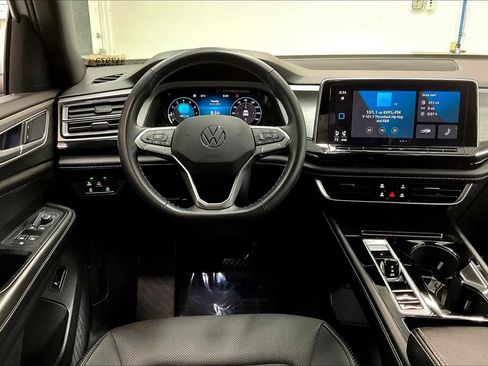 Used 2024 Volkswagen Atlas Cross Sport SE image 8