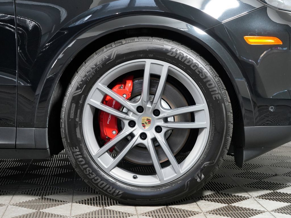 Certified 2024 Porsche Cayenne S AWD/4WD image 16