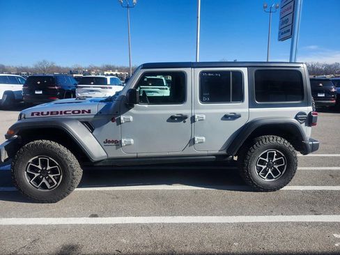 Used 2024 Jeep Wrangler Unlimited Rubicon image 2