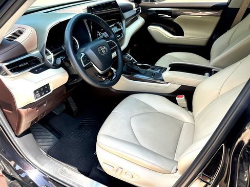 Used 2022 Toyota Highlander Limited AWD/4WD image 8