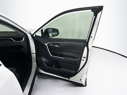 Used 2023 Toyota RAV4 XLE image 33