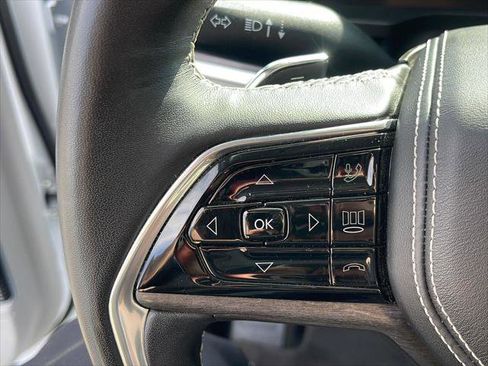 Certified 2022 Jeep Grand Cherokee Overland w/ Luxury Tech Group IV image 15