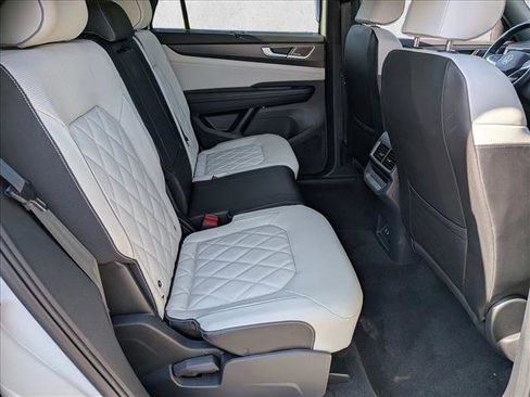 Used 2024 Volkswagen Atlas Cross Sport SEL Premium R-Line AWD/4WD image 23