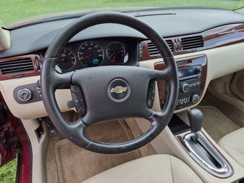 Used 2009 Chevrolet Impala LT w/ Luxury Edition Package FWD image 15