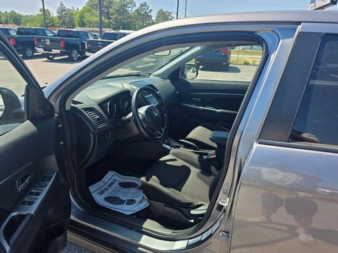 Used 2019 Mitsubishi Outlander Sport SE image 5