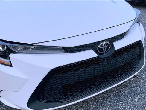 Used 2022 Toyota Corolla LE image 29