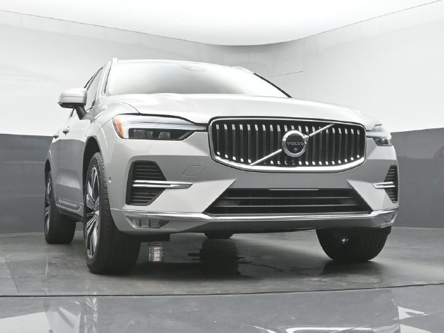 Used 2023 Volvo XC60 B5 Plus w/ Protection Package FWD image 32