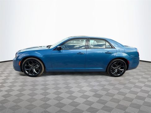 Used 2022 Chrysler 300 Touring w/ Sport Appearance Package image 9