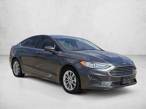 Used 2020 Ford Fusion SE image 3