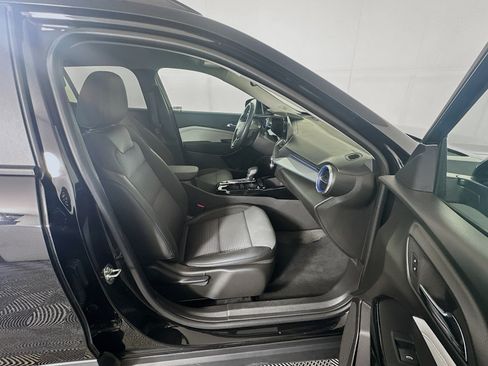 Used 2025 Chevrolet Trax LT w/ LT Convenience Package FWD image 28
