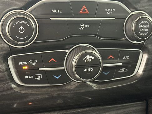 Used 2020 Chrysler 300 Touring w/ Sport Appearance Package image 19